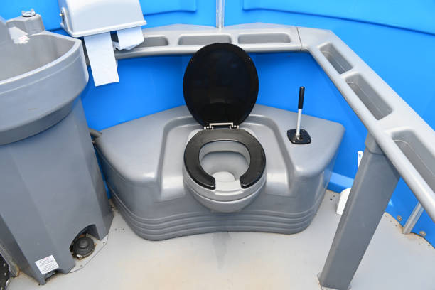 Best Portable restroom trailer rental  in Mundelein, IL